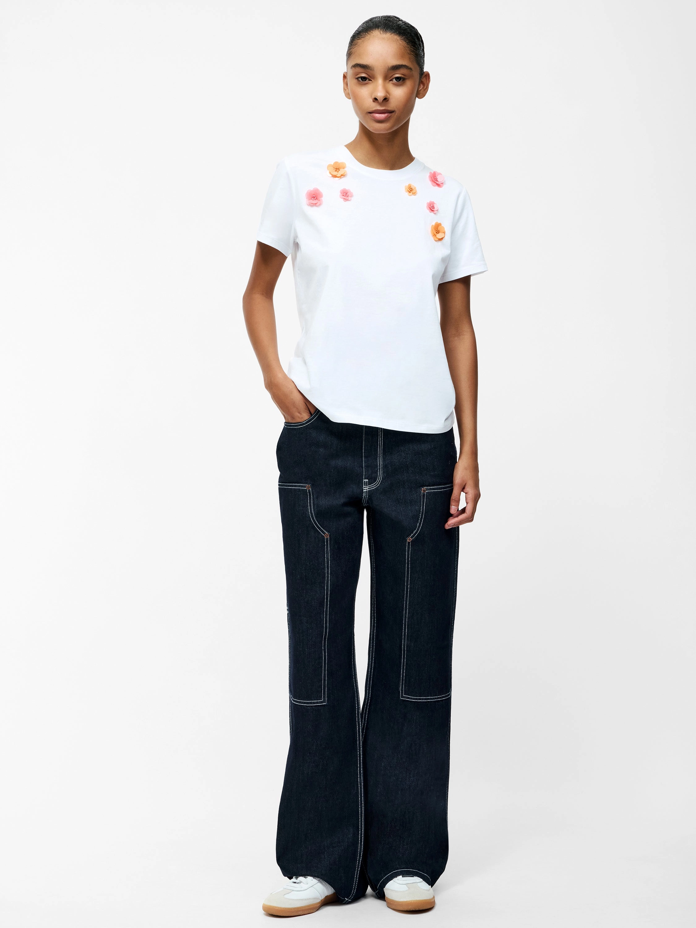 3D Floral Motif Short Sleeve T-Shirt