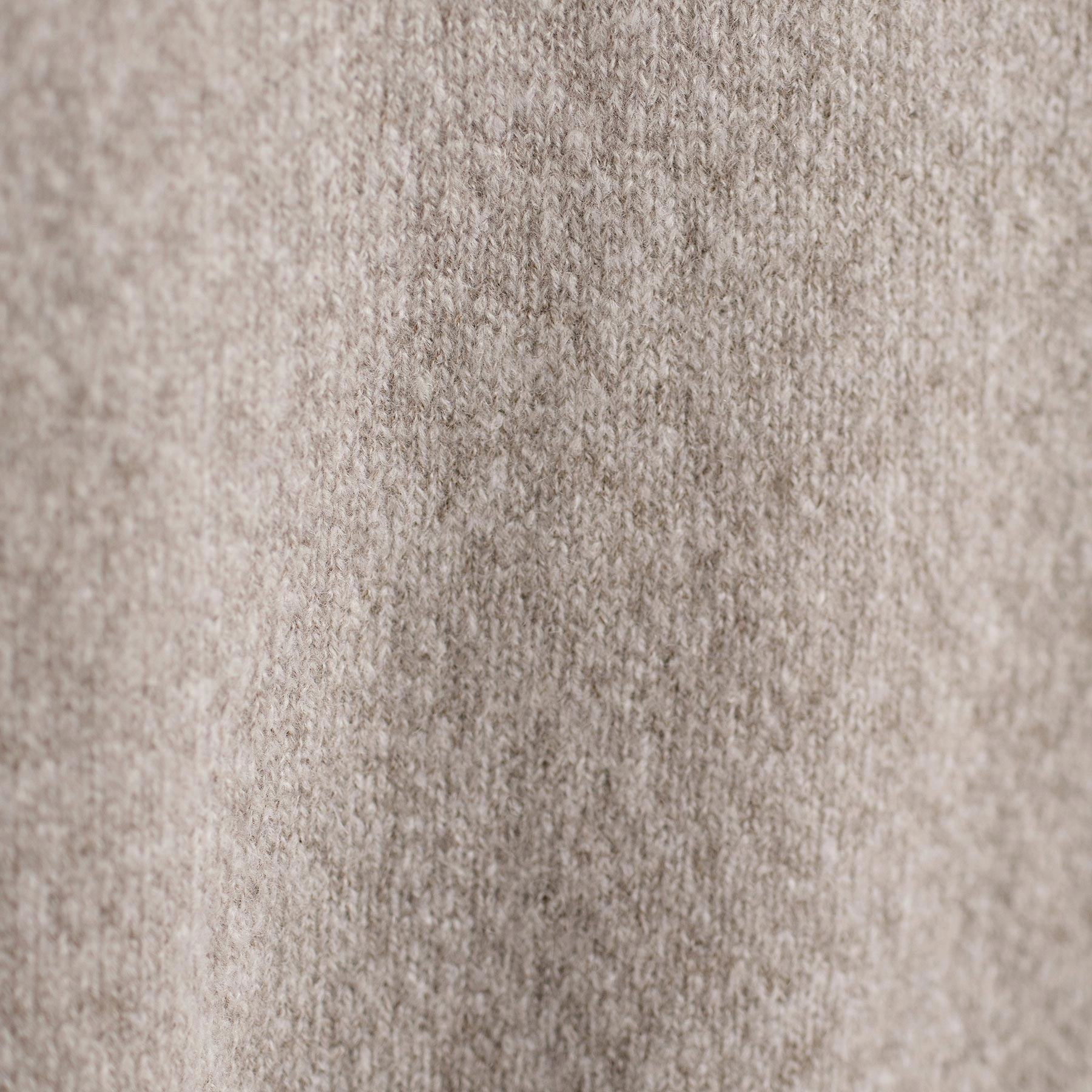 Lightweight Textured Cashmere V-Neck - Hazel