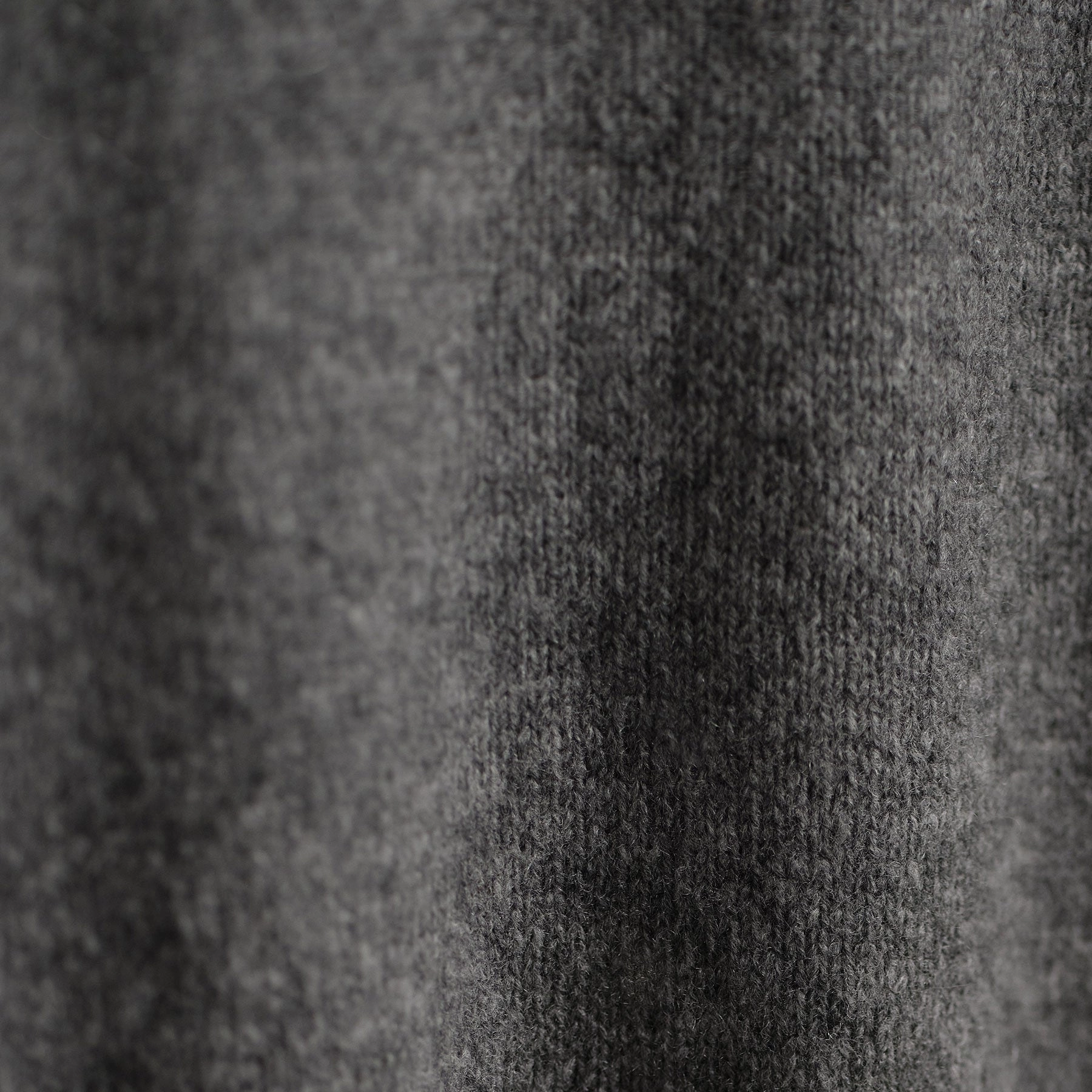 Lightweight Textured Cashmere V-Neck - Thunder